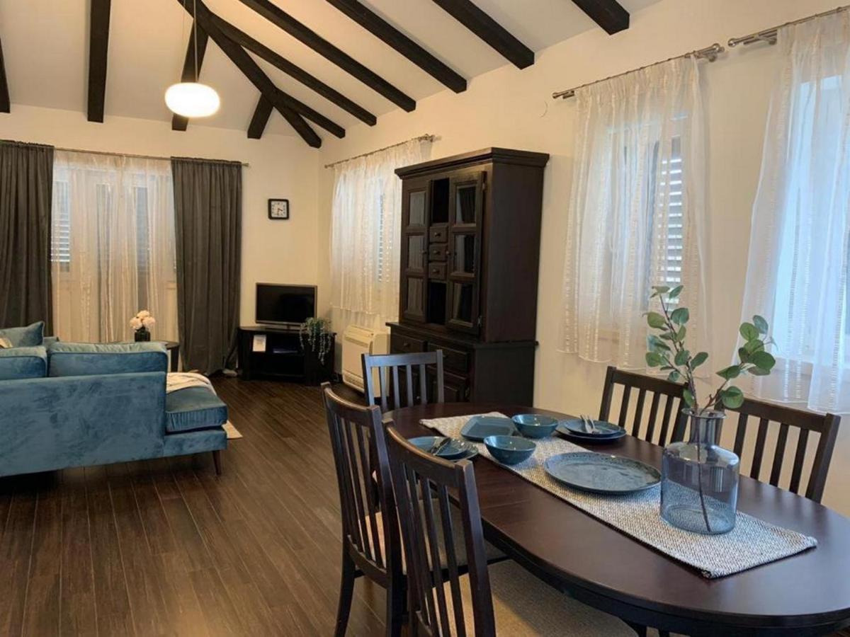Apartment 4b *