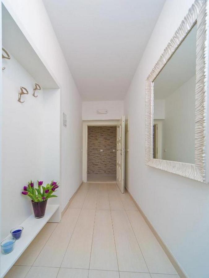 4b Apartment *