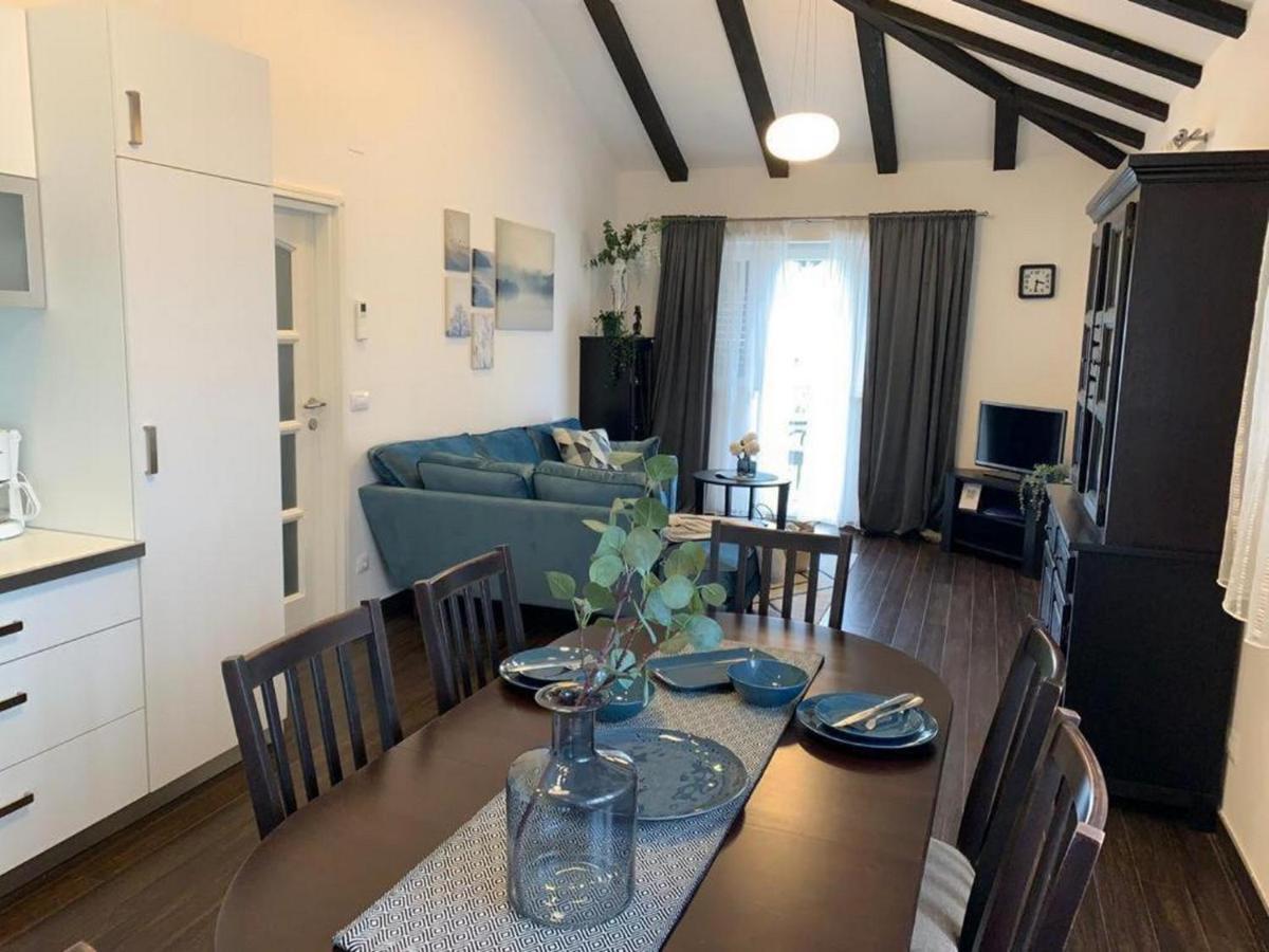 4b Apartment *