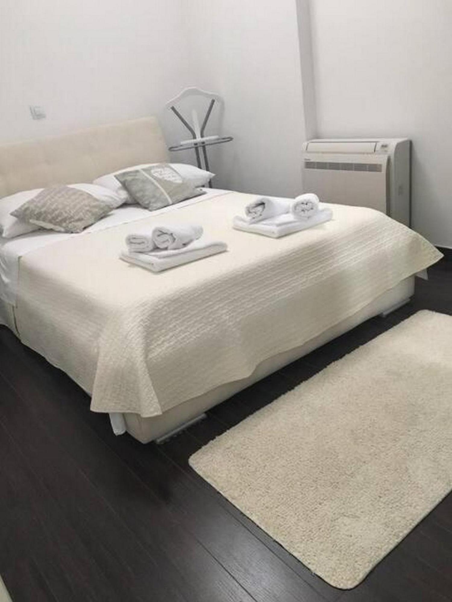 4b Apartment *