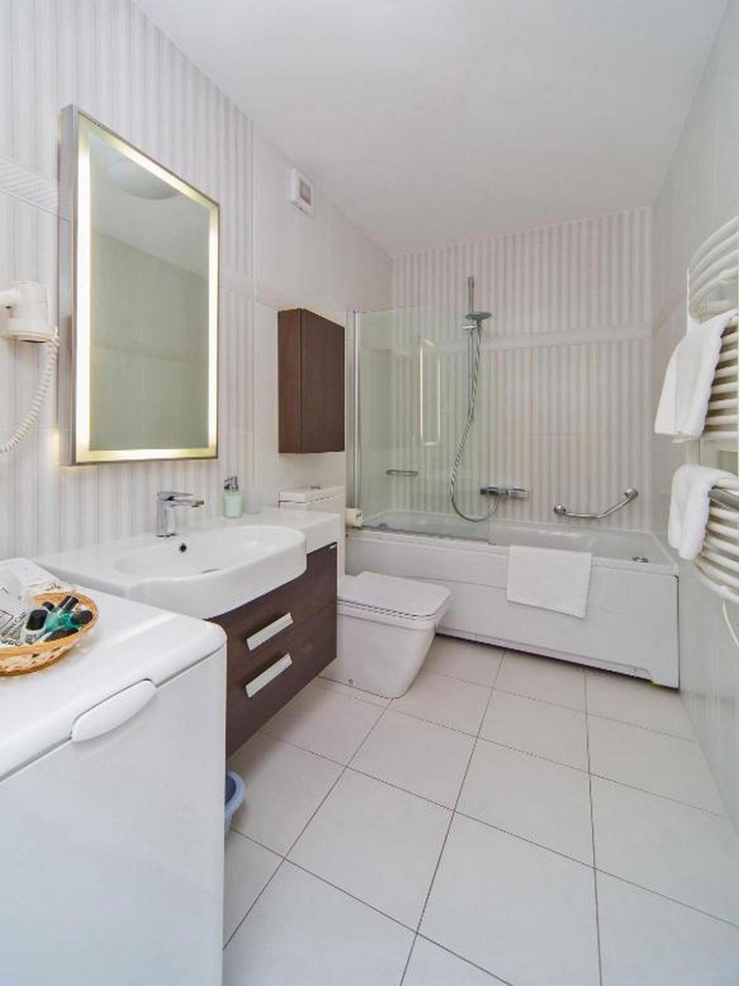 Apartment 4b *