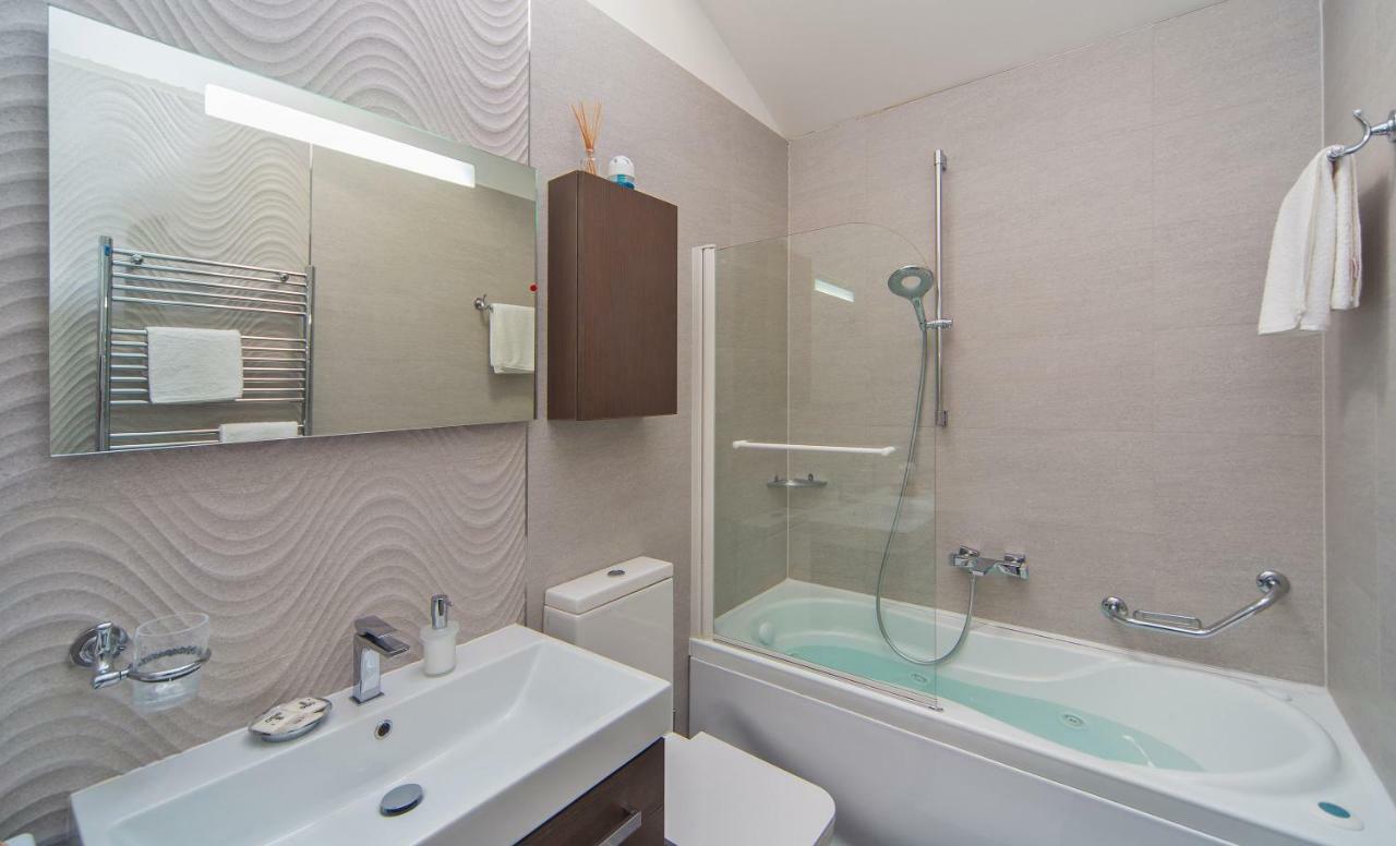 Apartment 4b