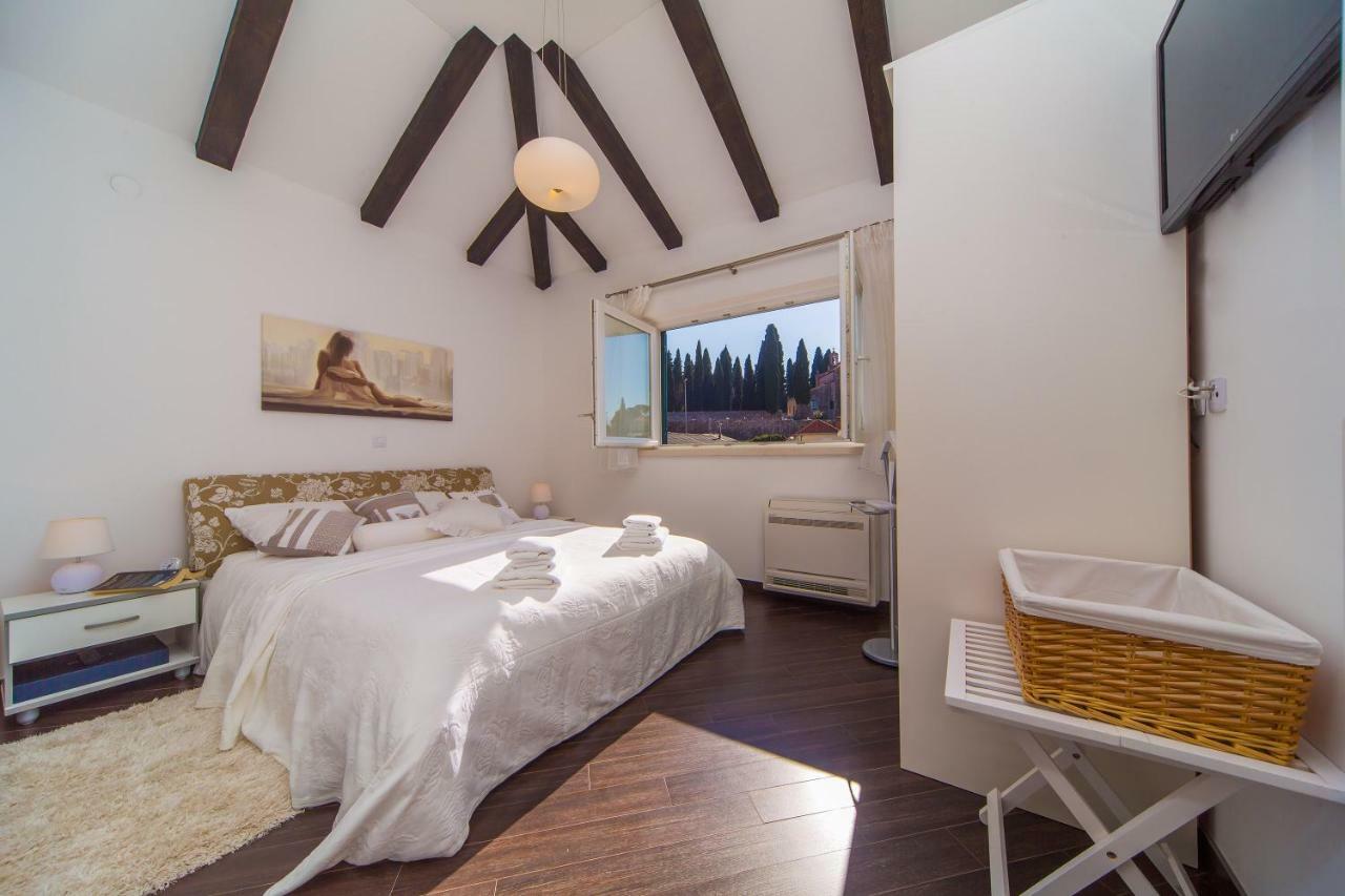 4b Apartment *